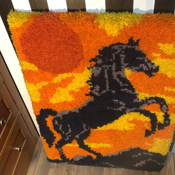 Vintage 70s 36x26 Large Hook & Loop Horse Sunset Rug Textile Wall Hanging Decor - Picture 16 of 17
